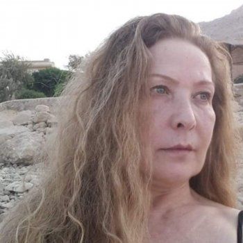 شاهد .. رغدة تتضامن مع ميرفت أمين بصورة وتنشر صورتها بدون مكياج "نعم كبرنا"