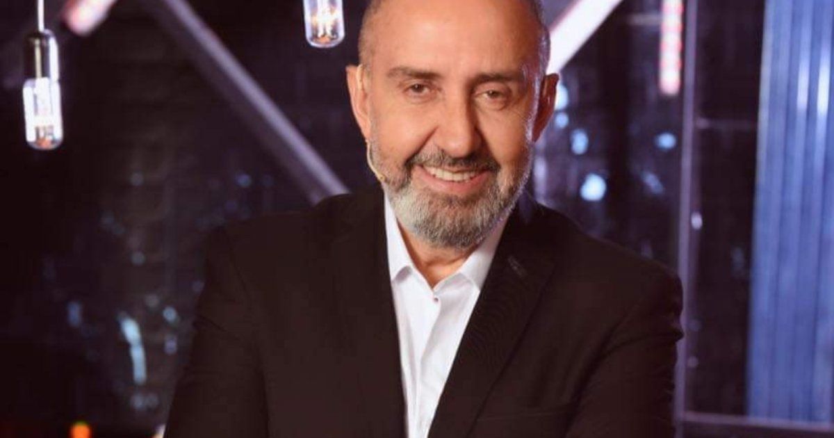 شاهد .. هذا ما قاله وسام الأمير في وداع ابنه من المطار-بالصورة