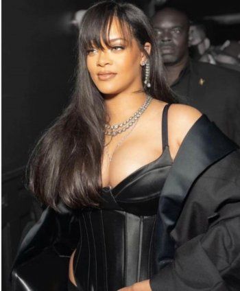 شاهد .. ريهانا تثير الجدل بزيادة وزن كبيرة في أحدث ظهور-بالصور