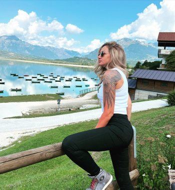 شاهد .. هل تذكرون ملكة جمال لبنان 2005 غبريال بو راشد؟ تغيرت كثيرا أصبحت شقراء والوشم يغطي يدها