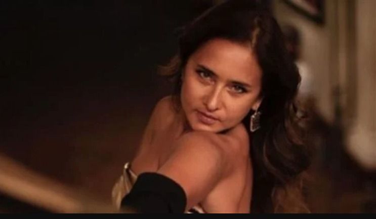 مبروك عليكي الصلح ياست نيللي