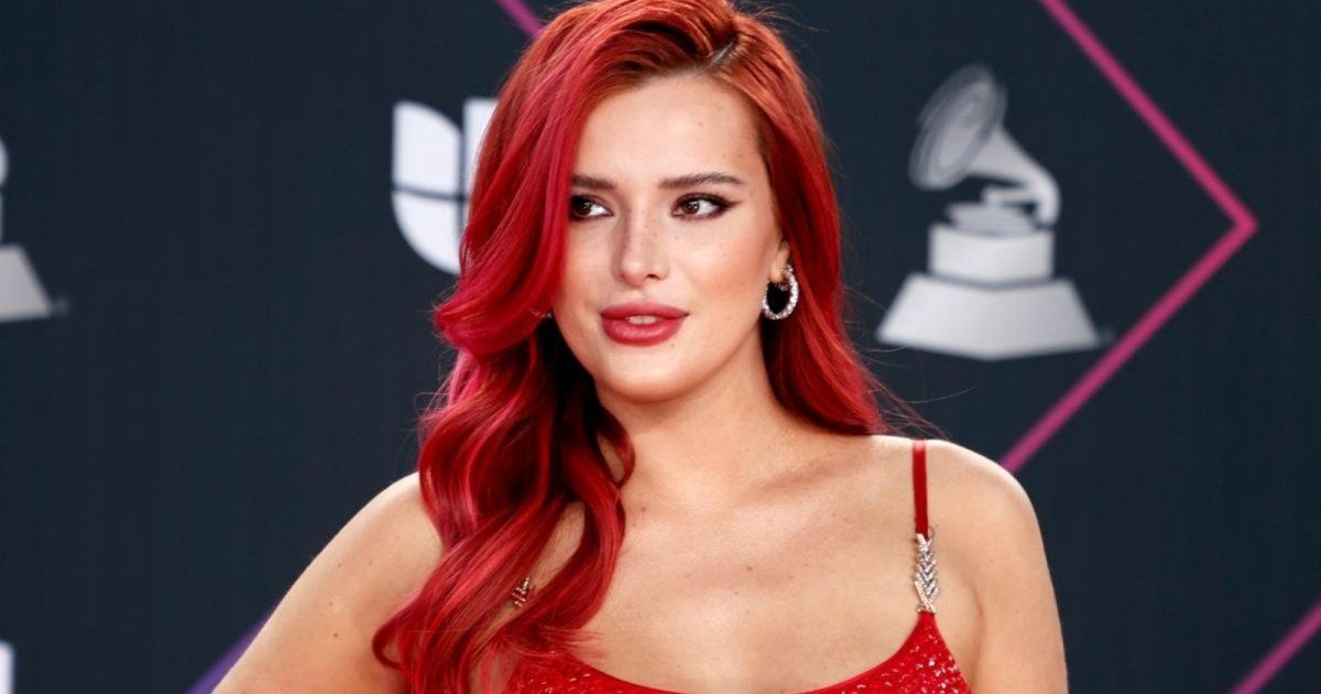 شاهد .. هل تذهب بيلا ثورن الى البحر من دون حلق شعر إبطها؟- بالفيديو