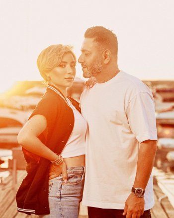 شاهد .. جلسة تصوير مميزة تجمع زياد برجي بزوجته الفاتنة احتفالا بمرور 10 سنوات على زواجهما