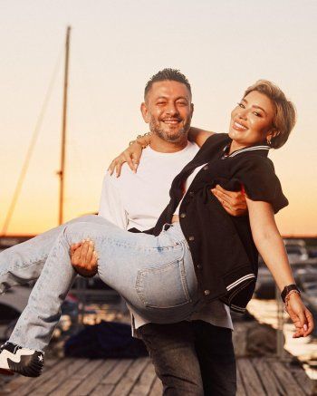 شاهد .. جلسة تصوير مميزة تجمع زياد برجي بزوجته الفاتنة احتفالا بمرور 10 سنوات على زواجهما