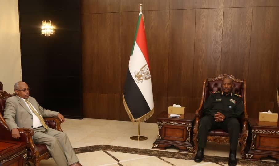 رئيس مجلس السيادة يلتقي السفير الأريتري