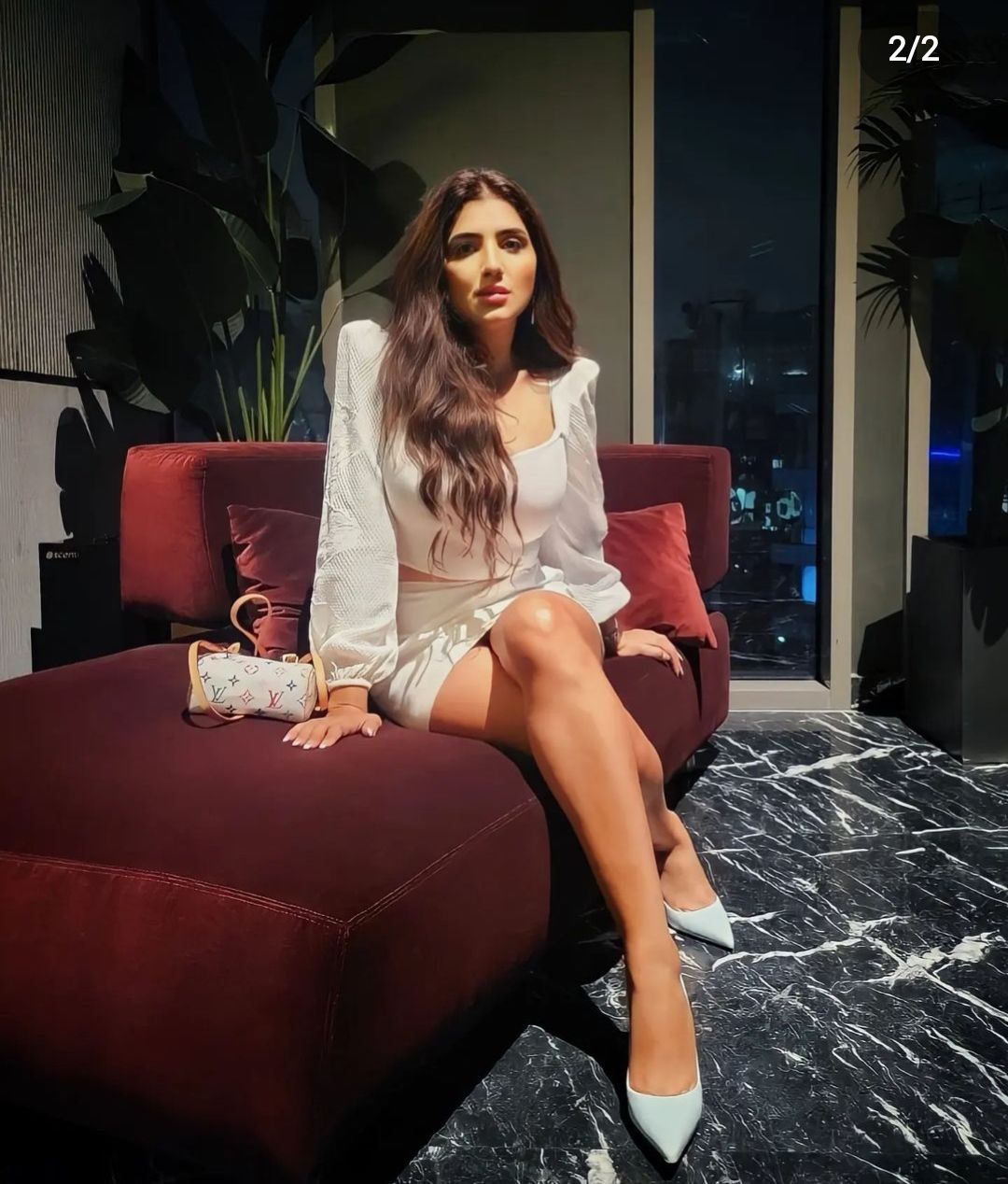 بفستان مكشوف – مي عمر عنوان الأنوثة والإثارة : شاهد