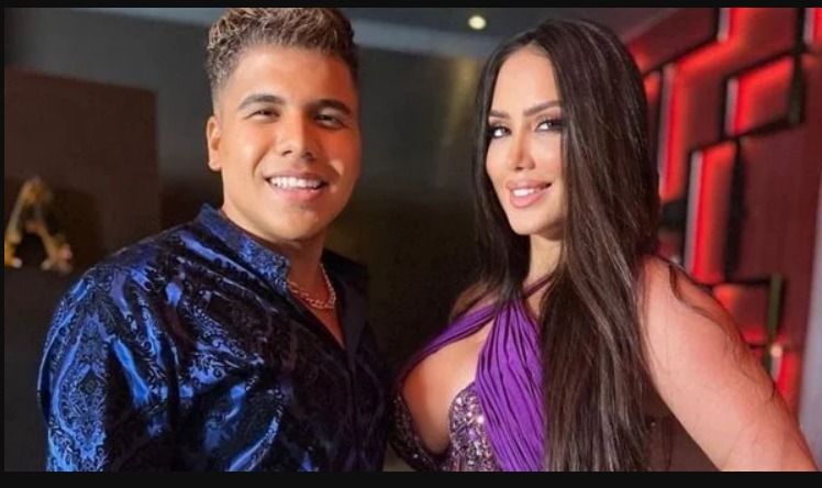 عيل ورجع في كلامه .. عمر كمال بيضعف قدام الرقصات