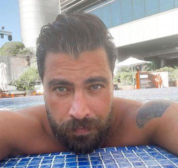 شاهد .. معتصم النهار يودع الصيف من حمام السباحة-بالصور