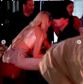 شاهد .. كاميرات الصحافة ترصد ليوناردو دي كابريو وجيجي حديد.. وما ظهر في الصور دليلي على علاقتهما