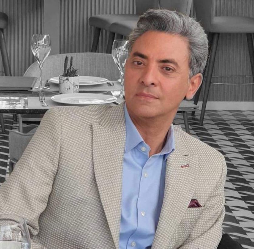 فتحي عبدالوهاب :” السعادة كانت بتيجى بأمور بسيطة دلوقتي السعادة عزيزة وغالية”