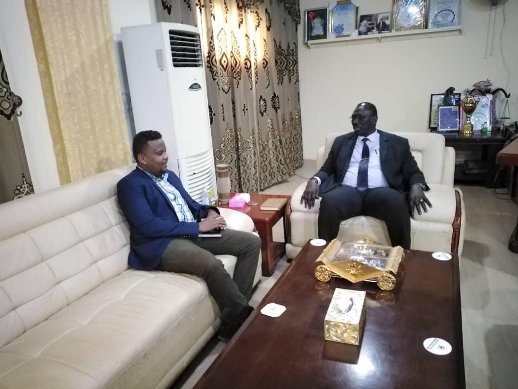 بادي يطلع علي سير العمل بمؤسسات التأمين الصحي