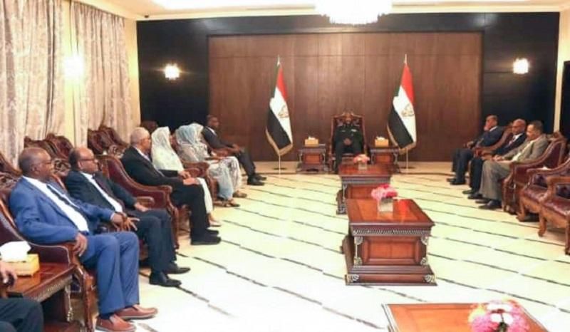 رئيس مجلس السيادة يوجه بتعزيز علاقات السودان الخارجية