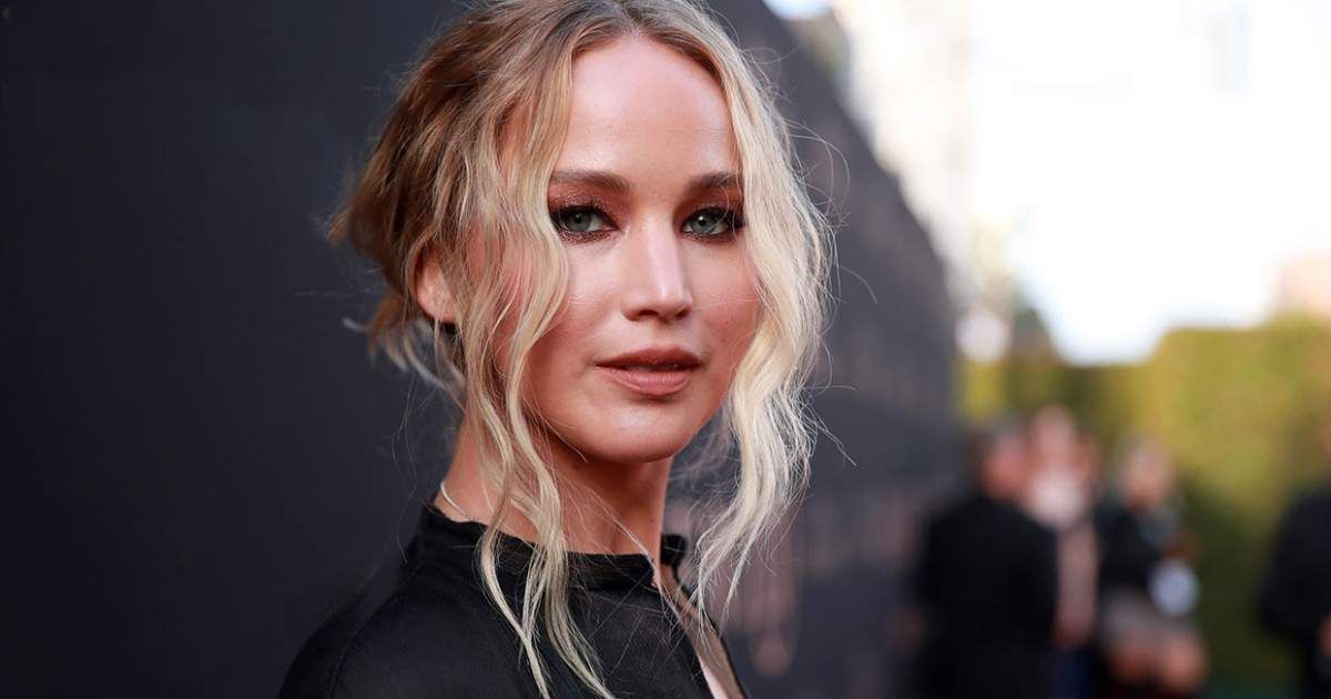 شاهد .. جينيفر لورانس تتحدث عن معاناتها قبل أن تصبح أماً للمرة الأولى