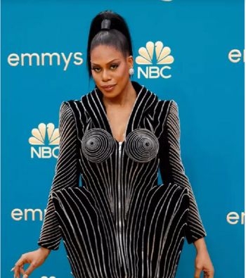 شاهد .. بالصور - أجمل الإطلالات من حفل جوائز الإيمي 2022