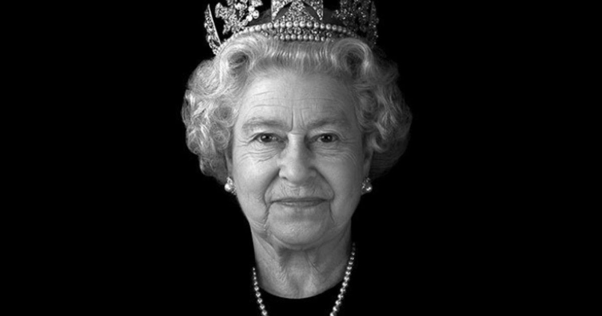 شاهد .. بالصورة - من هو النجم الكبير الذي إنتظر لساعات الى جانب مواطنيه لتوديع الملكة إليزابيث الثانية؟