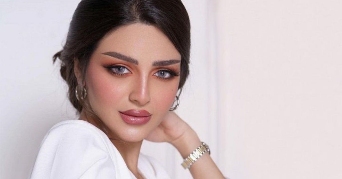 شاهد .. مجموعة من الشباب تحاصر رهف القحطاني بسيارتها