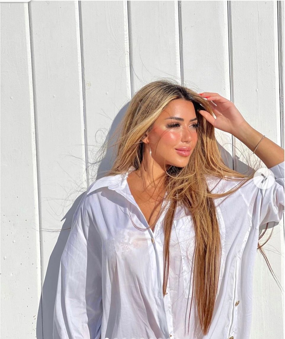 سارة سلامة بتصيف بقميص ابيض شفاف هيجننك – شاهد