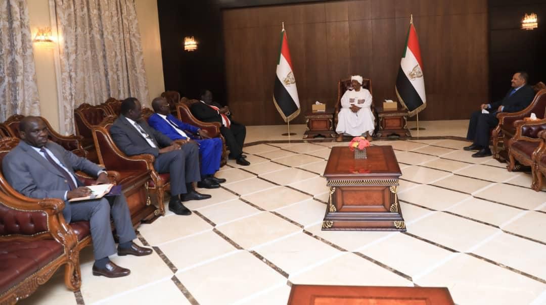 رئيس مجلس السيادة الإنتقالي يلتقي توت قلواك 