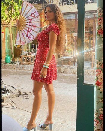 شاهد .. نادين نسيب نجيم تستعد لمواجهة جديدة في "صالون زهرة"