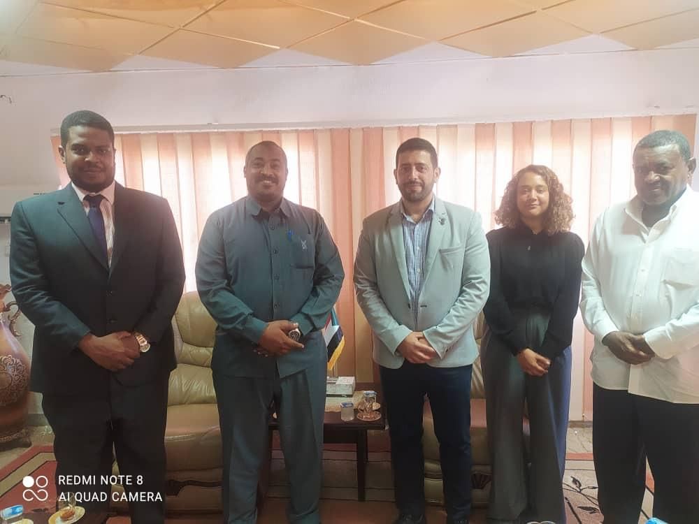 سفارة السودان بليبيا والهجرة الدولية تبحثان زيادة رحلات العودة الطوعية