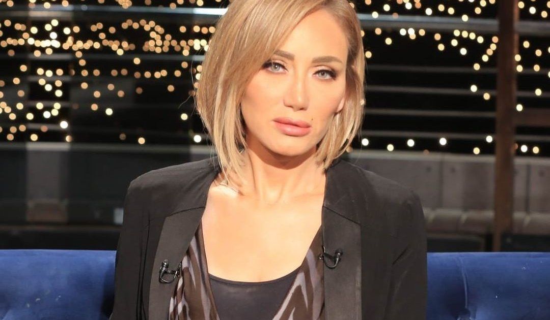 شاهد .. ريهام سعيد تبكي على الهواء مباشرة.. والسب؟