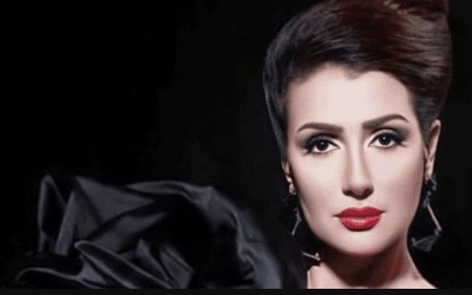 بالهوت شورت والكب .. غادة عبد الرازق بتعلم علي بنات العشرين – شاهد