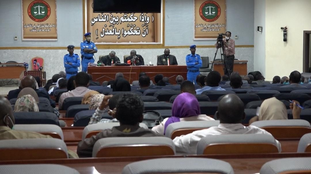 هيئة الدفاع تواصل استجواب المتحري في محكمة مدبري انقلاب ٨٩