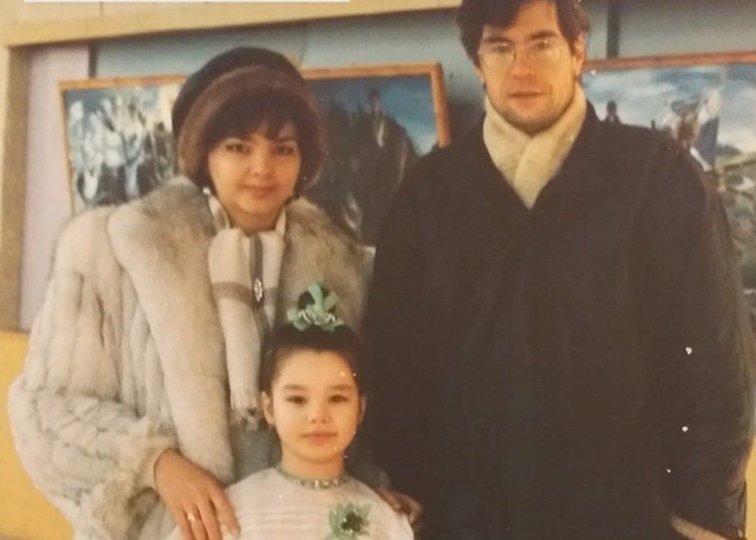 الراقصة جوهرة فتحت صندوق طفولتها : لأول مرة صورة نادرة لوالديها