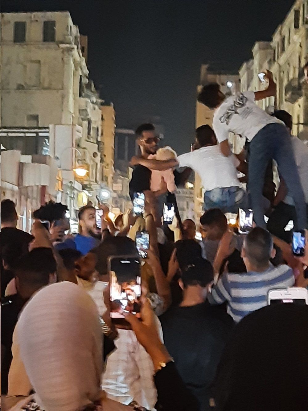 مباشر بالفيديو.. محمد رمضان في شوارع الإسكندرية
