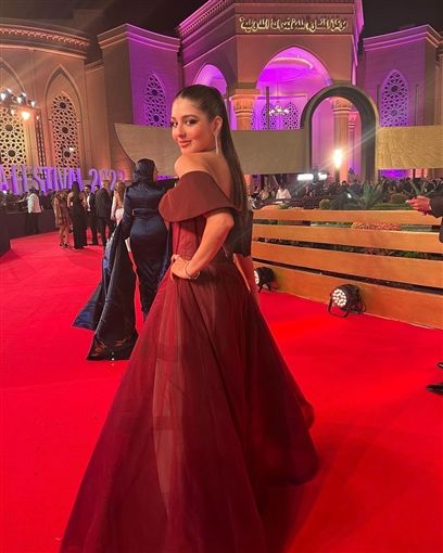 الدلوعة ” مايان السيد ” وقفت مهرجان القاهرة علي رجل – شاهد