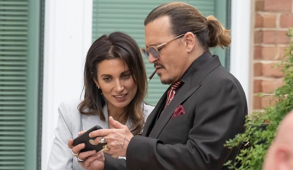 جويل ريتش طيرت آمبير هيرد وخطفت قلب جوني ديب