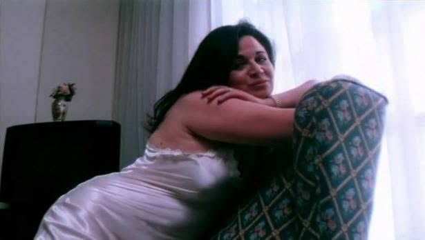 اللي محتاج اعضاء إلهام شاهين يجري علي الشهر العقاري