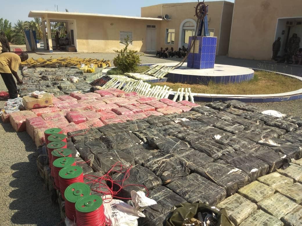 ضبط اسلحة وذخيرة بالمياه الاقليمية