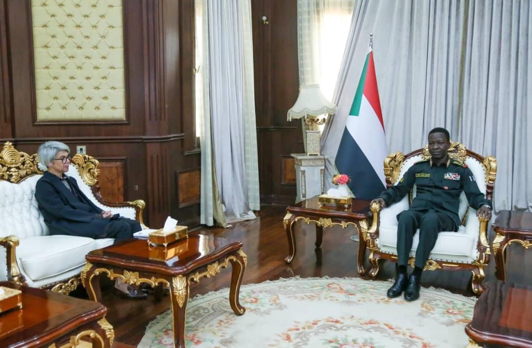 الاتحاد الأوروبي يدعو الأطراف السياسية إلي تسريع وتيرة التفاوض