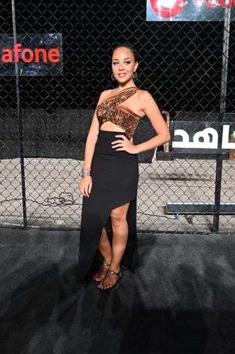 هيا وصلت لكدا .. مريم الخشت لافة إيشارب علي جسمها – شاهد