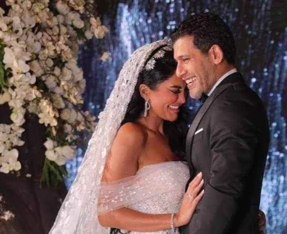 “لما نتخانق هروح اشتكي في المحكمة”.. شاهد قواعد الزواج عند سالي عبدالسلام