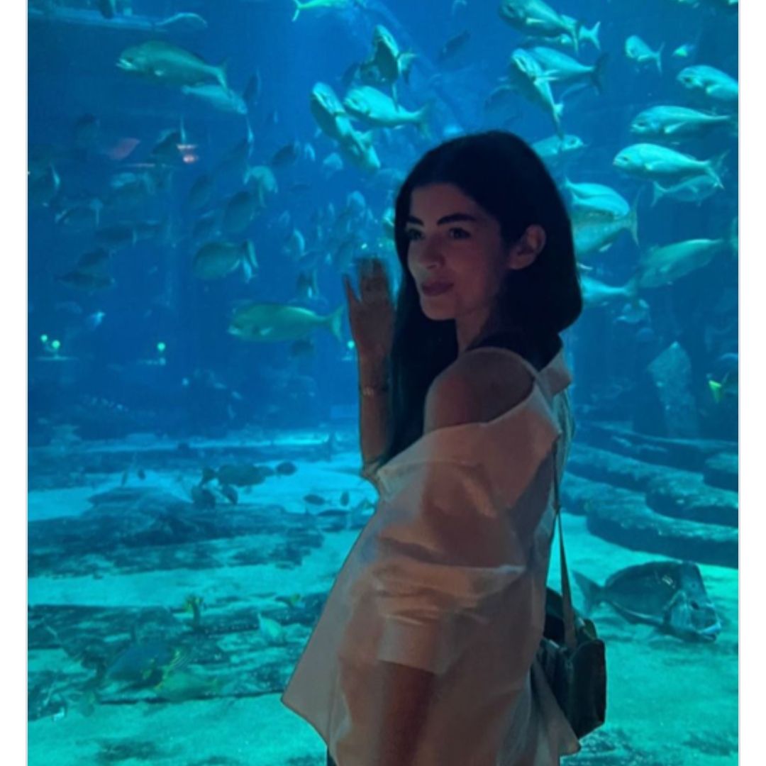 من دبي – ليلي زاهر بتلاعب السمك الصغير : شاهد