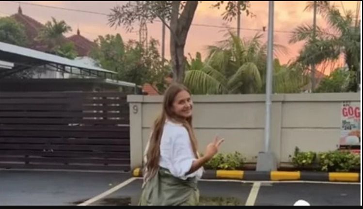 نيللي كريم وجوزها عايشين بمقولة منها وإليها نعود : شاهد بيناموا فين !!