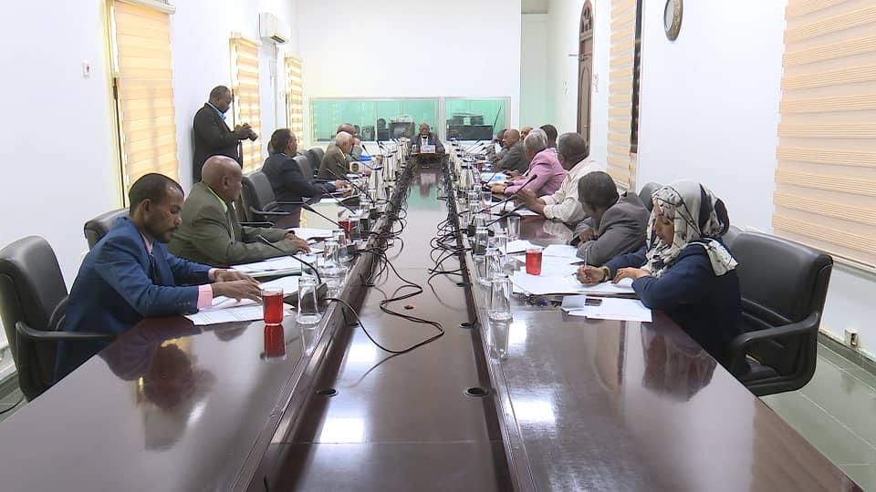 اللجنة العليا لعطاءات الطرق القومية تعقد اجتماعها الأول