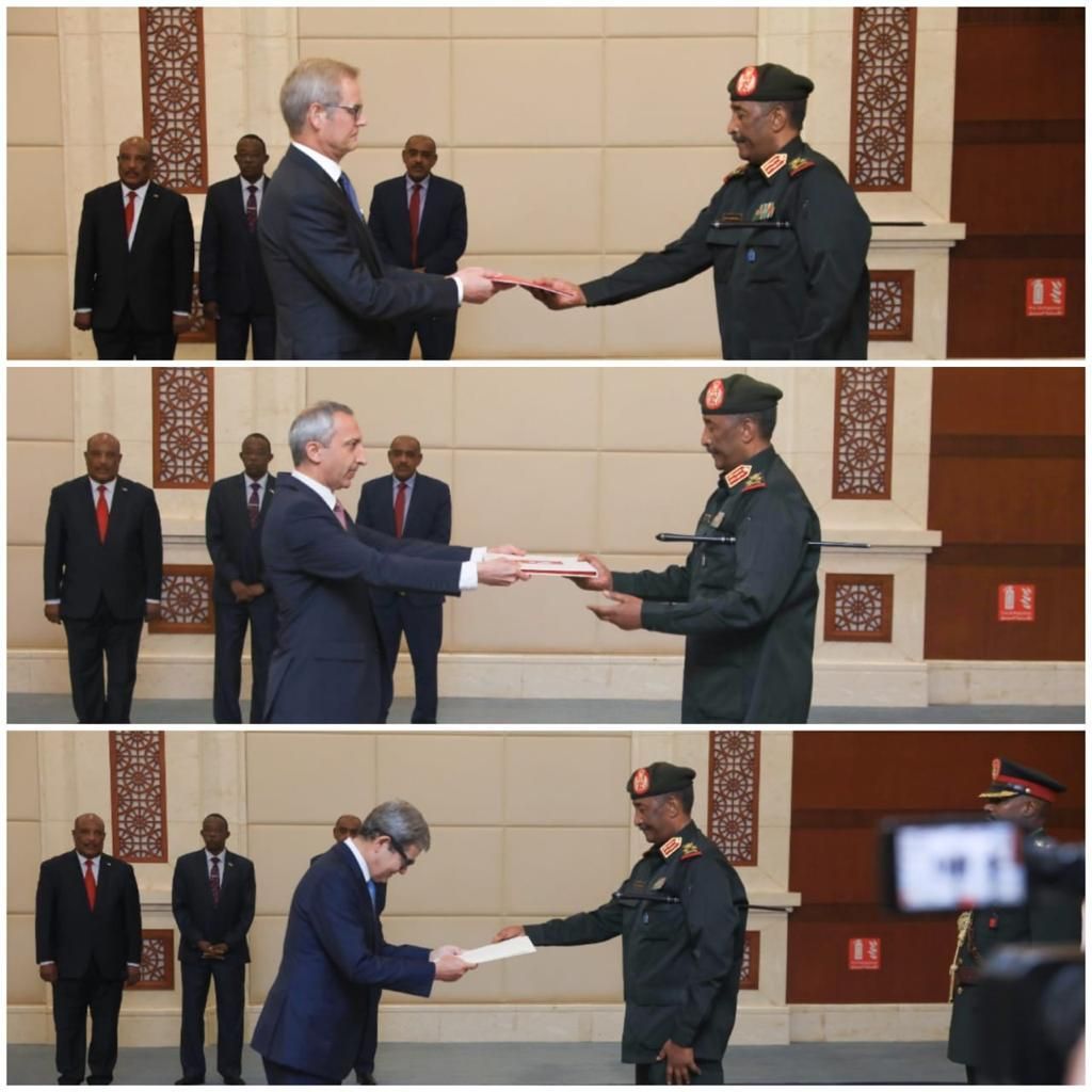 رئيس مجلس السيادة يتسلم أوراق إعتماد سفراء النرويج تركيا وإيطاليا  