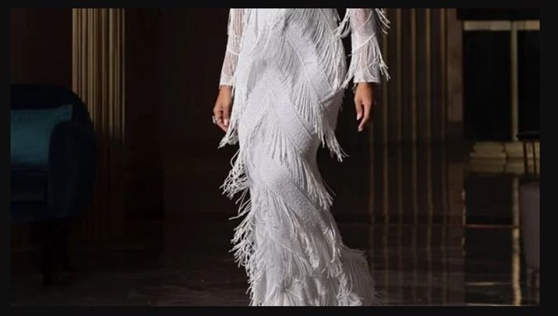 مهيرة عبد العزيز عملت أحلي فستان من ريش النعام – شاهد