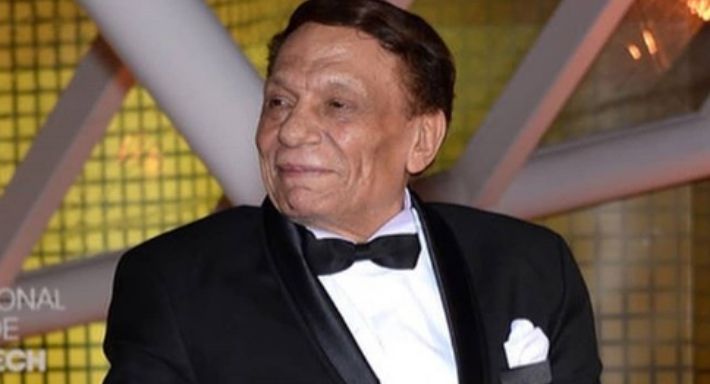 عادل امام بيلعب مع الكلب ومكبر دماغه من الإشاعات