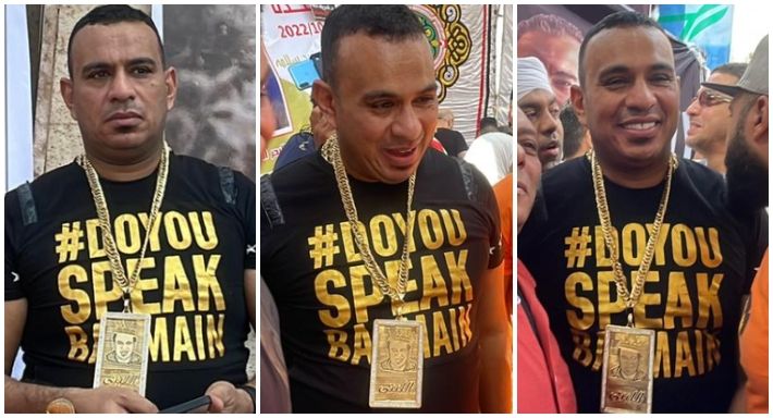 محمود الليثي حاطط صورته علي سنسلة ذهب عيار 24 – شاهد