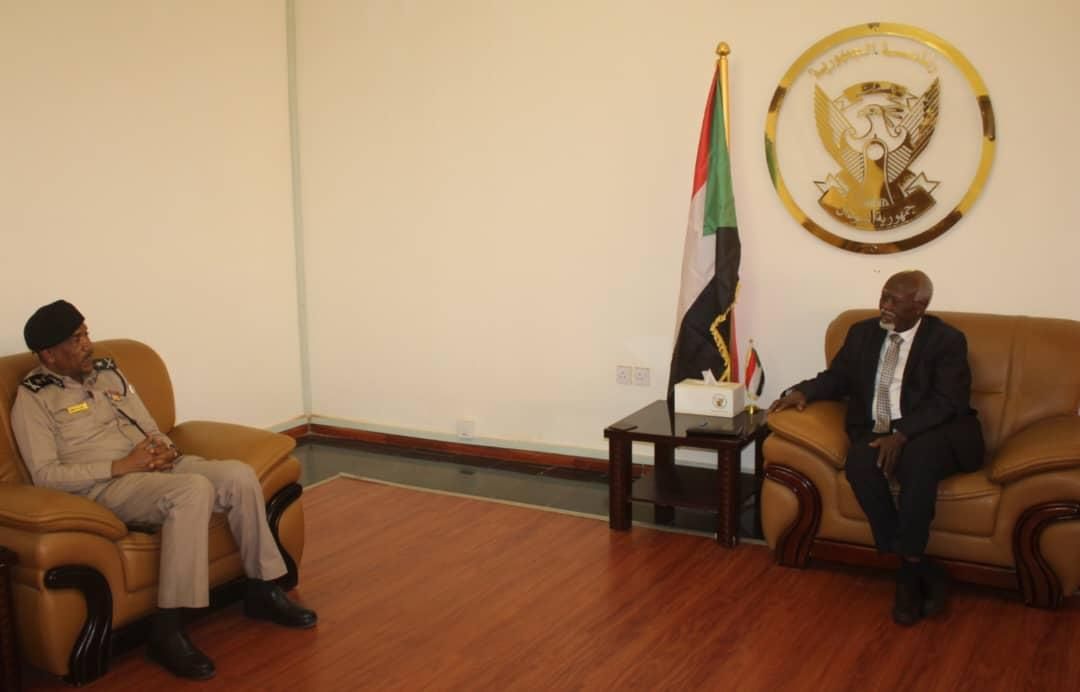 كرتيكلا يلتقي مدير الدفاع المدني