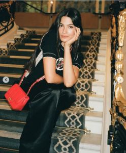 اتفرج – تارا عماد تشوق الشباب بالأسود المشكوف