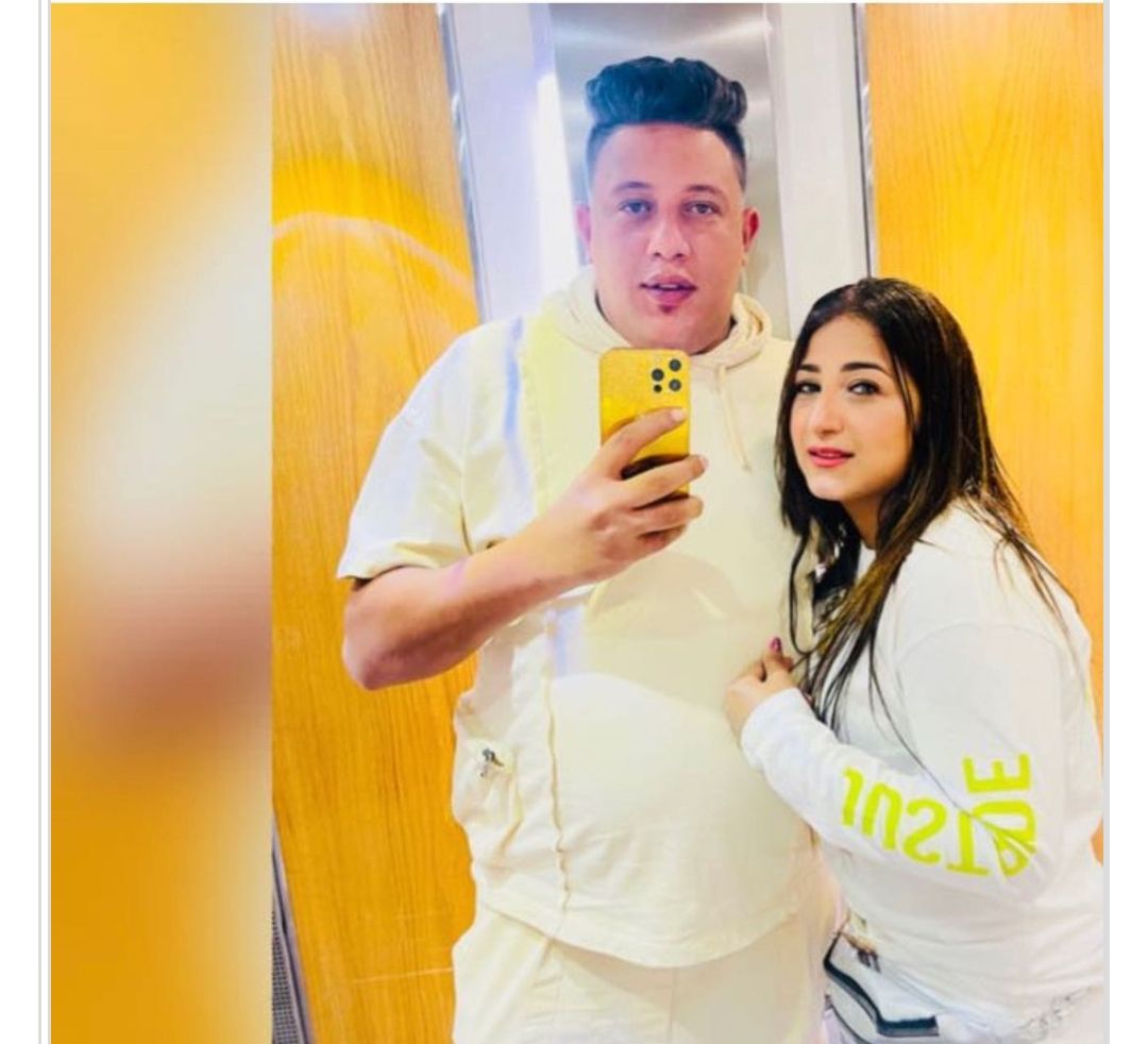 الظهور الأول لزوجة ” حمو بيكا ” في حضنه – شاهد