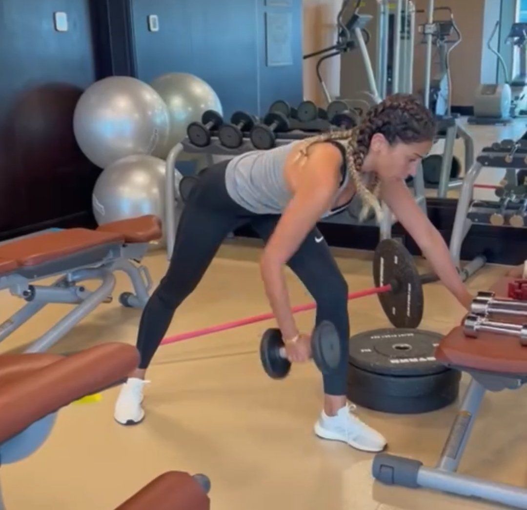 دينا الشربيني بتتحدي نفسها : لازم أعمل فورمة الساحل – صور