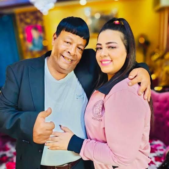 عبد الباسط حموده بيدور علي عريس للقمر بنته – شاهد