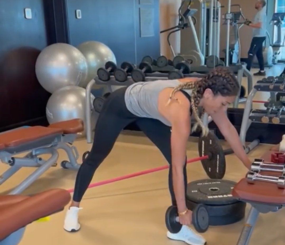 دينا الشربيني بتتحدي نفسها : لازم أعمل فورمة الساحل – صور