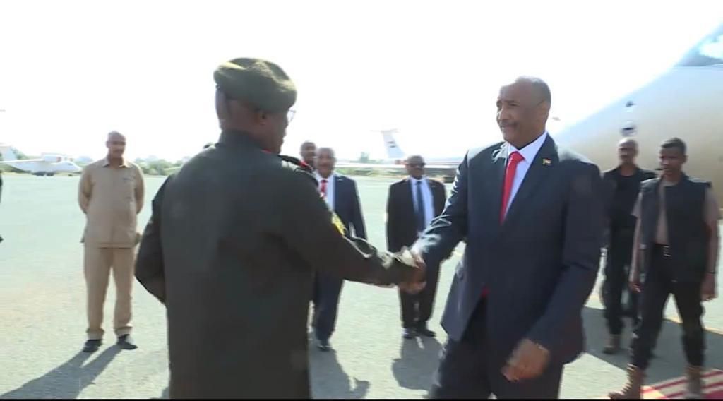 البرهان يصل البلاد بعد مشاركته في منتدى تانا